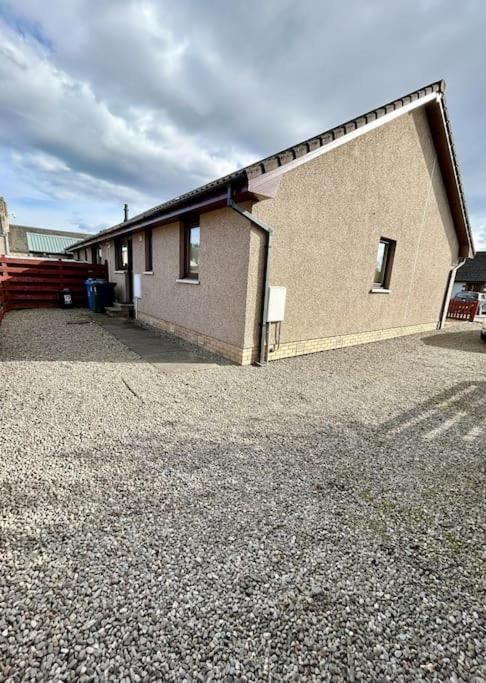 Cosy At Camden, Entire Bungalow Evanton Екстер'єр фото